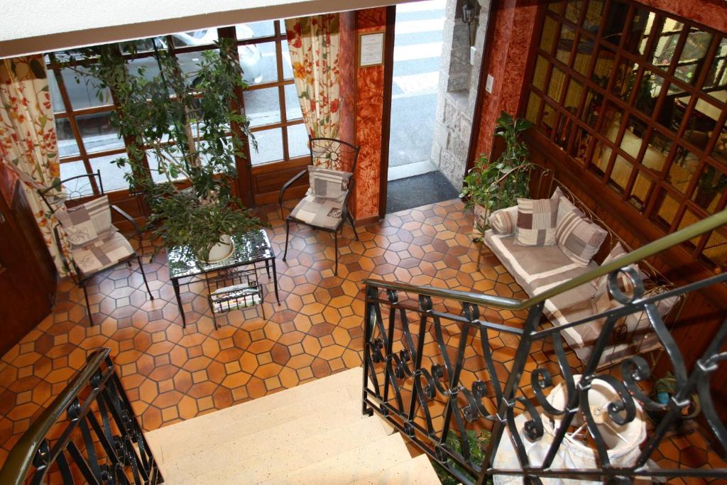 Hotel Restaurant Des Deux Vallees Entraygues-sur-Truyère Zewnętrze zdjęcie